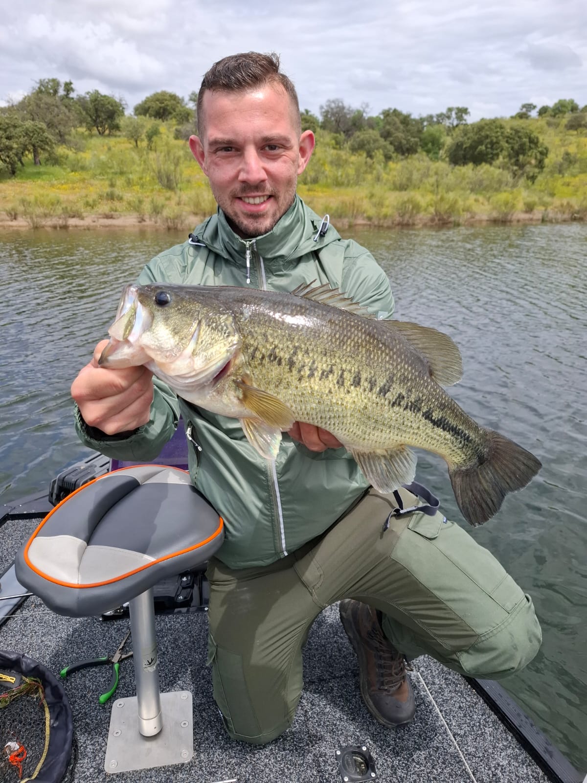 Schwarzbarsch angeln Orellana Stausee
